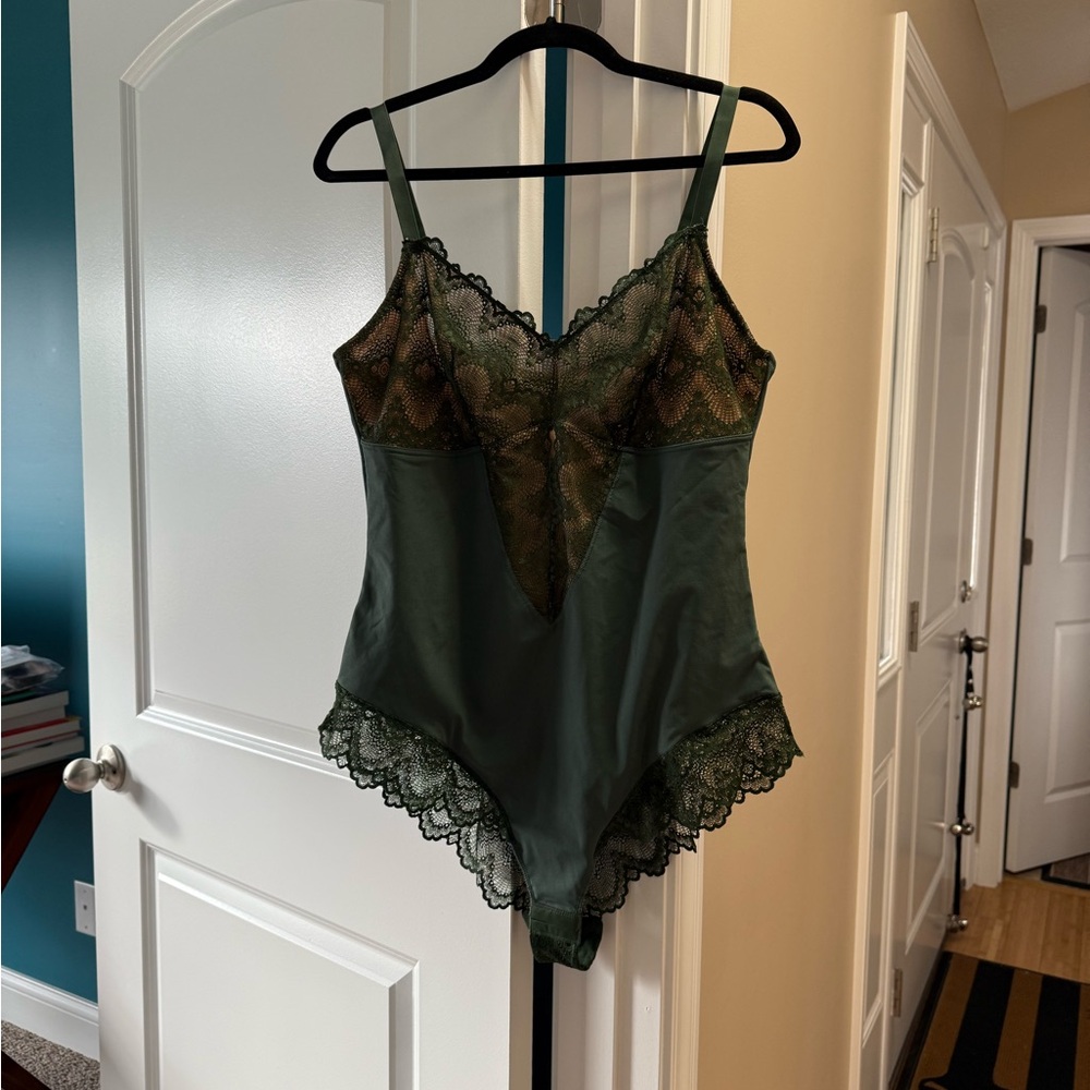 Pinsy Sculpting Lace Shapewear Bodysuit - Picture 6 of 7